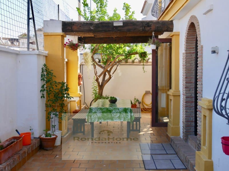 6 soveværelse Villa til salg i Fuengirola med garage - € 980.000 (Ref: 9198557)