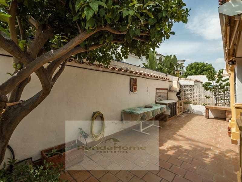 6 soveværelse Villa til salg i Fuengirola med garage - € 980.000 (Ref: 9198557)