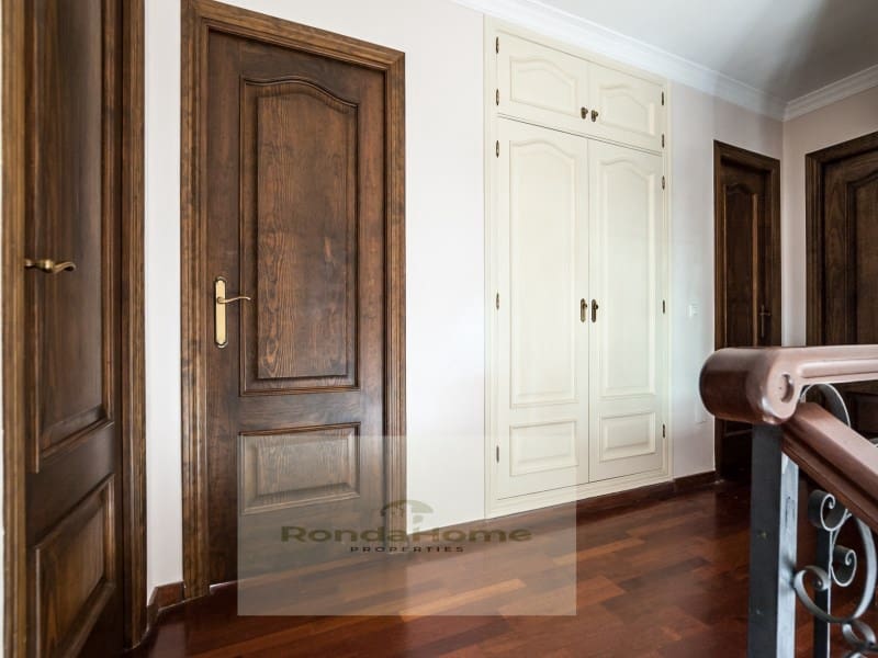 6 soveværelse Villa til salg i Fuengirola med garage - € 980.000 (Ref: 9198557)