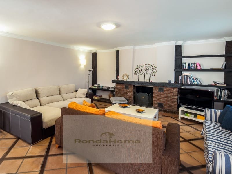 6 soveværelse Villa til salg i Fuengirola med garage - € 980.000 (Ref: 9198557)