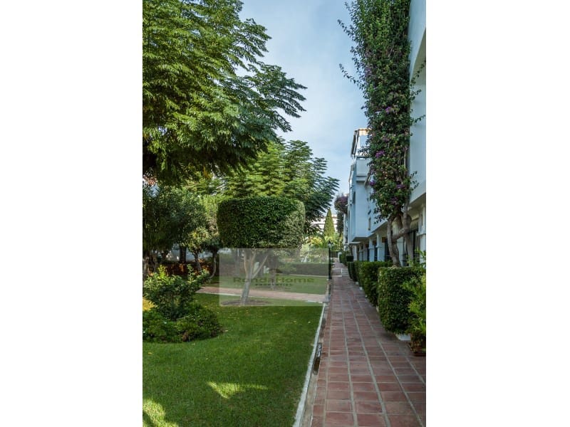 6 soveværelse Villa til salg i Fuengirola med garage - € 980.000 (Ref: 9198557)