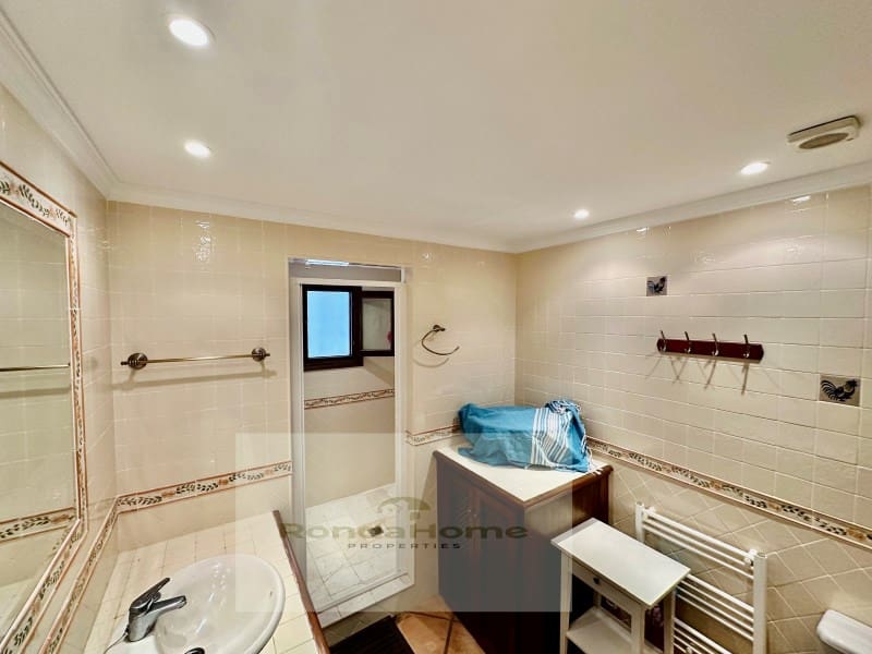 6 soveværelse Villa til salg i Fuengirola med garage - € 980.000 (Ref: 9198557)