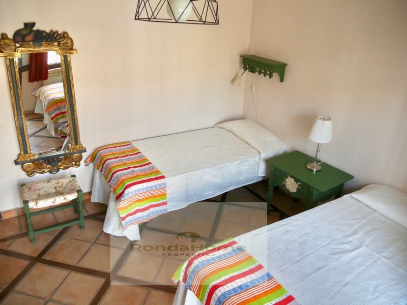 6 soveværelse Villa til salg i Fuengirola med garage - € 980.000 (Ref: 9198557)