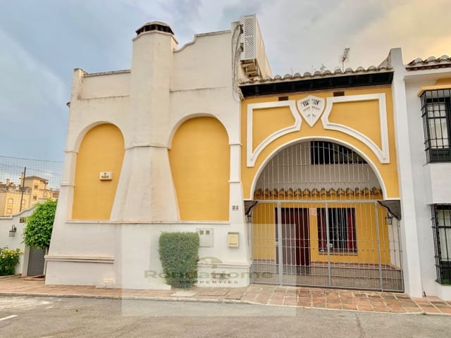 6 soverom Villa til salgs i Centro ciudad, Fuengirola med garasje - € 980 000 (Ref: 9198557)