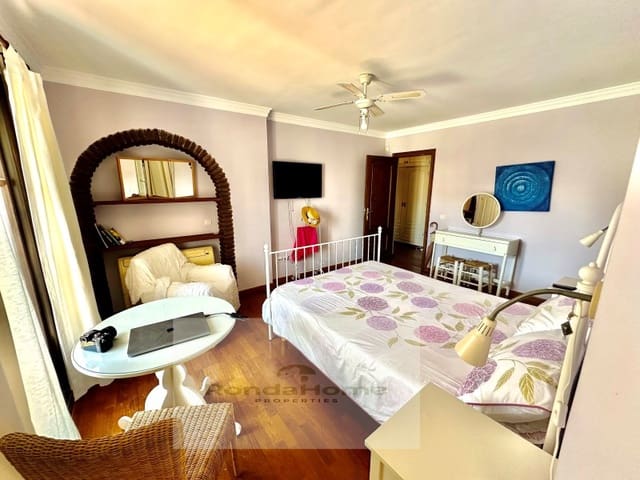 6 soverom Villa til salgs i Centro ciudad, Fuengirola med garasje - € 980 000 (Ref: 9198557)