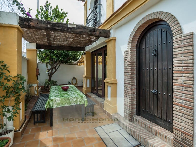 6 soveværelse Villa til salg i Fuengirola med garage - € 980.000 (Ref: 9198557)