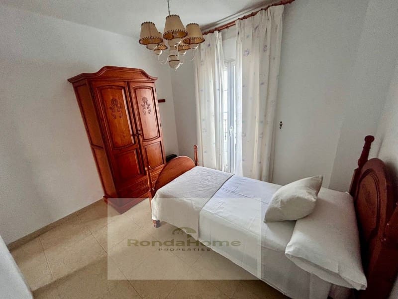 4 soveværelse Byhus til salg i El Gastor med garage - € 130.000 (Ref: 9240261)