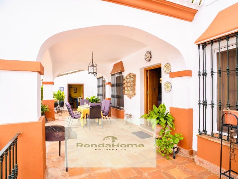 4 sypialnia Finka/Dom wiejski na sprzedaż w Villamartin z basenem garażem - 518 000 € (Ref: 9305187)