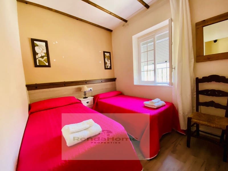 4 soveværelse Finca/Landehus til salg i El Bosque - € 150.000 (Ref: 9330984)