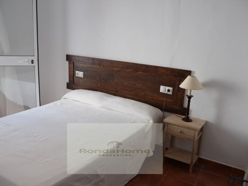 3 soveværelse Byhus til salg i Zahara de la Sierra med garage - € 165.000 (Ref: 9347746)