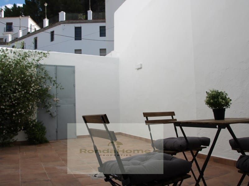 3 soveværelse Byhus til salg i Zahara de la Sierra med garage - € 165.000 (Ref: 9347746)