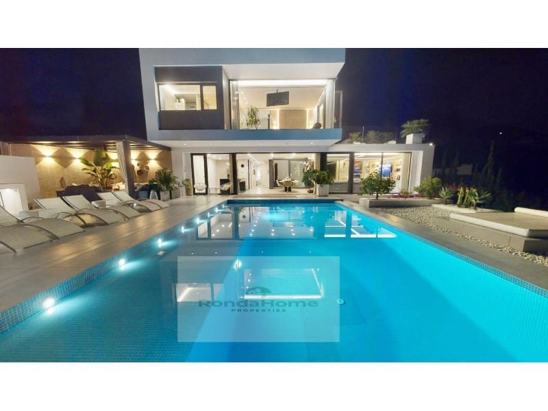 4 sypialnia Willa do wynajęcia w Mijas z basenem garażem - 8 900 € (Ref: 9359843)