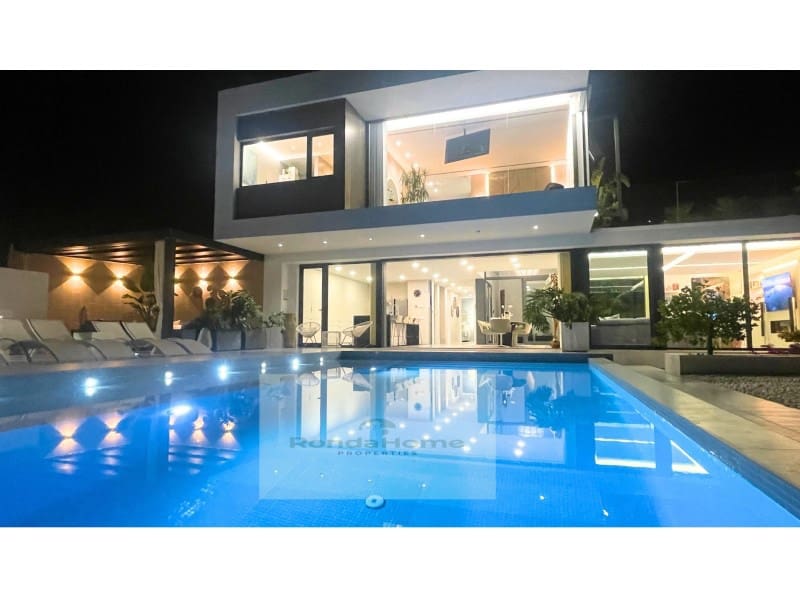 4 sypialnia Willa do wynajęcia w Mijas z basenem garażem - 8 900 € (Ref: 9359843)