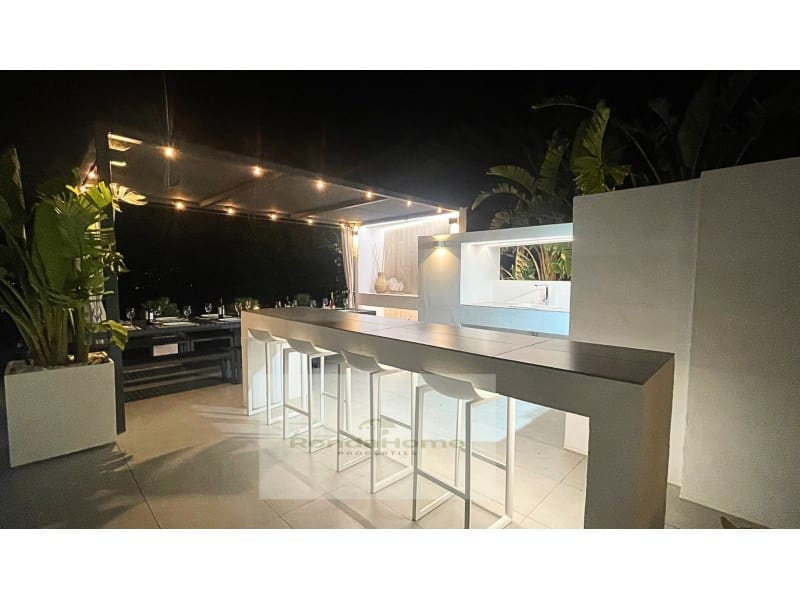 4 sypialnia Willa do wynajęcia w Mijas z basenem garażem - 8 900 € (Ref: 9359843)