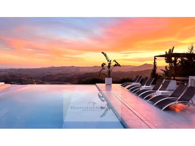 4 sypialnia Willa do wynajęcia w Mijas z basenem garażem - 8 900 € (Ref: 9359843)