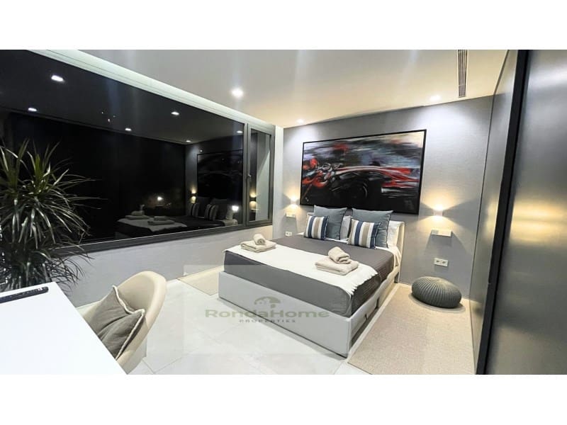 4 sypialnia Willa do wynajęcia w Mijas z basenem garażem - 8 900 € (Ref: 9359843)