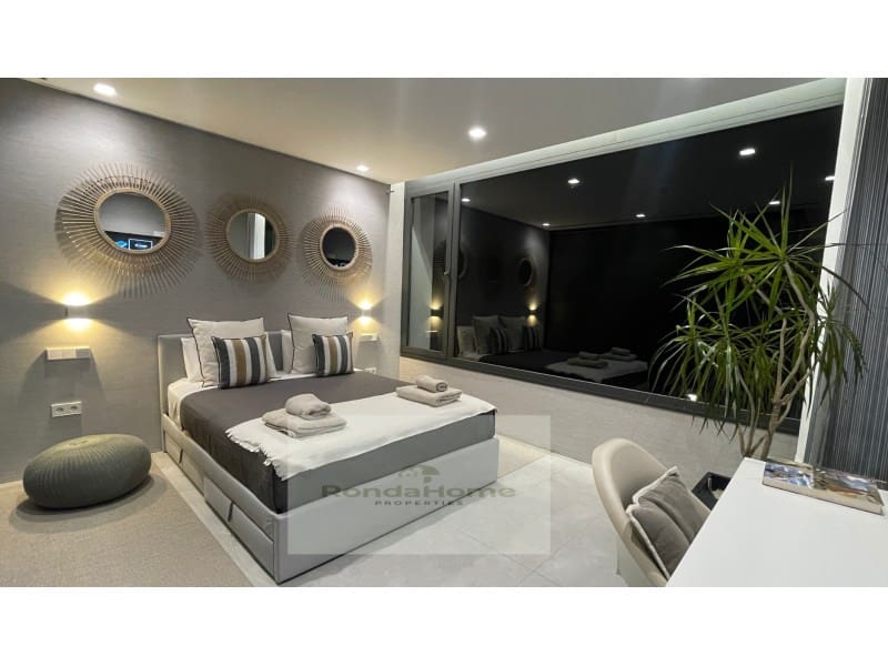 4 sypialnia Willa do wynajęcia w Mijas z basenem garażem - 8 900 € (Ref: 9359843)