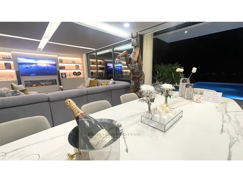 4 sypialnia Willa do wynajęcia w Mijas z basenem garażem - 8 900 € (Ref: 9359843)