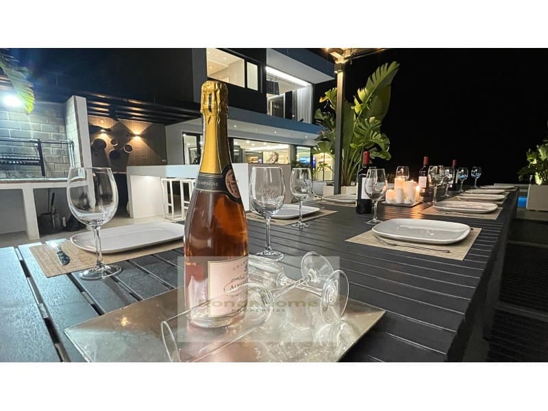 4 sypialnia Willa do wynajęcia w Mijas z basenem garażem - 8 900 € (Ref: 9359843)