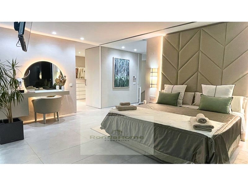 4 sypialnia Willa do wynajęcia w Mijas z basenem garażem - 8 900 € (Ref: 9359843)