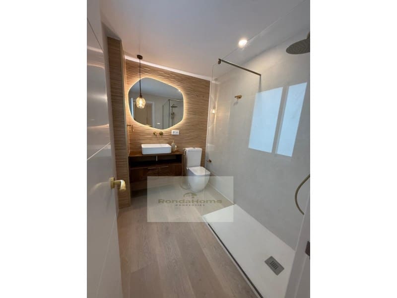 3 makuuhuone Asunto myytävänä paikassa Fuengirola mukana 
autotalli - 398 000 € (Ref: 9383316)