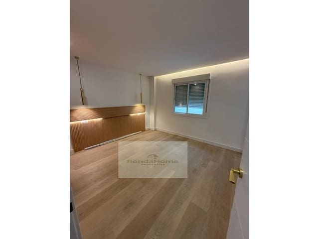 3 makuuhuone Asunto myytävänä paikassa Centro ciudad, Fuengirola mukana 
autotalli - 398 000 € (Ref: 9383316)