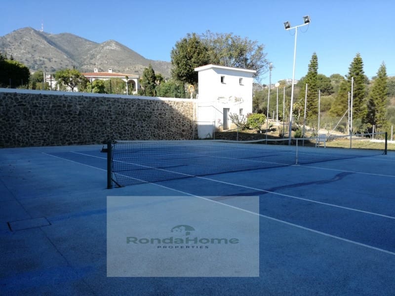 2 bedroom Flat for rent in Benalmadena with garage - € 1,300 (Ref: 9400832)