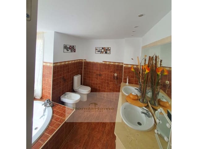 4 chambre Appartement à vendre à Calahonda, Mijas avec piscine garage - 419 000 € (Ref: 9411285)