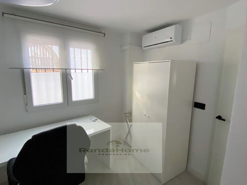 Piso de 4 habitaciones en Torremolinos en venta con garaje - 400.000 € (Ref: 9411286)