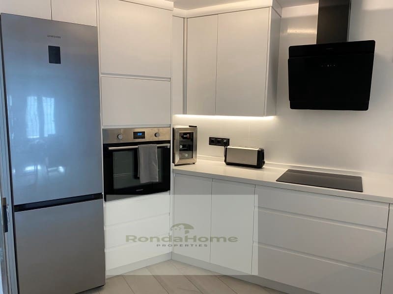 Piso de 4 habitaciones en Torremolinos en venta con garaje - 400.000 € (Ref: 9411286)