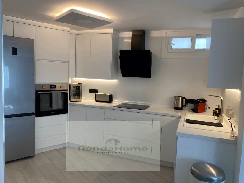 Piso de 4 habitaciones en Torremolinos en venta con garaje - 400.000 € (Ref: 9411286)