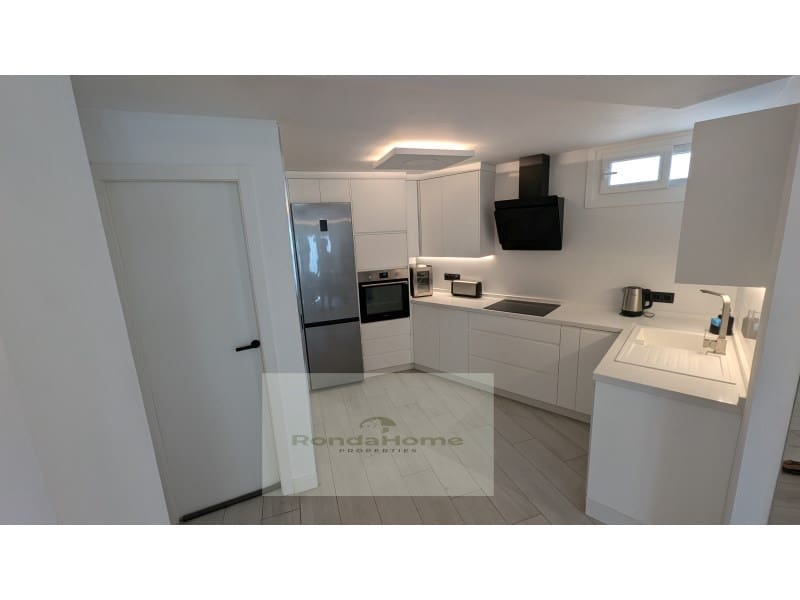 Piso de 4 habitaciones en Torremolinos en venta con garaje - 400.000 € (Ref: 9411286)