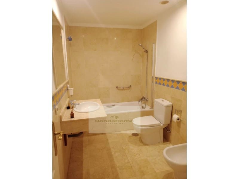 2 bedroom Flat for sale in Nueva Andalucia with garage - € 430,000 (Ref: 9411287)