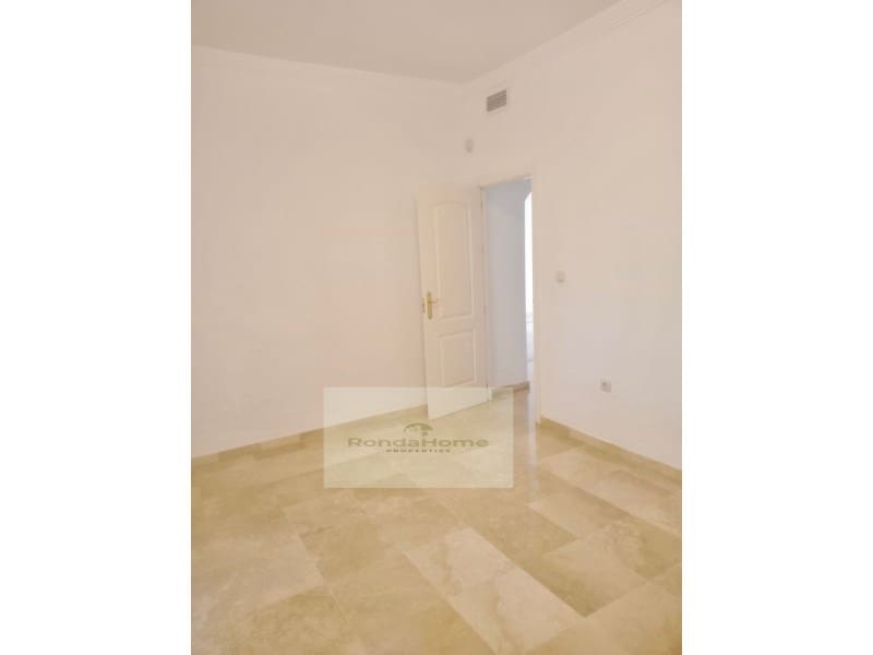 2 bedroom Flat for sale in Nueva Andalucia with garage - € 430,000 (Ref: 9411287)