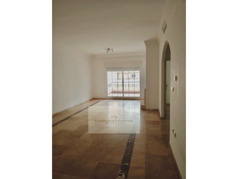 2 bedroom Flat for sale in Nueva Andalucia with garage - € 430,000 (Ref: 9411287)