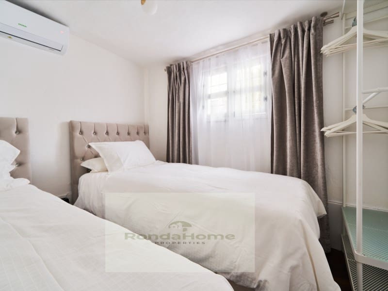 4 soverom Hus til salgs i Marbella med garasje - € 545 000 (Ref: 9420004)