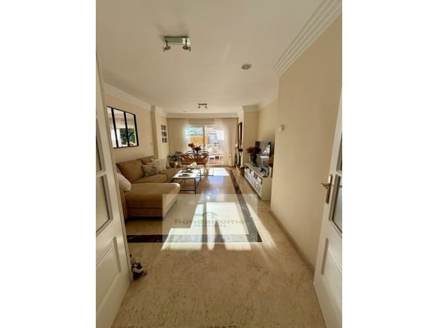 2 makuuhuone Asunto myytävänä paikassa Río Real, Marbella mukana 
autotalli - 395 000 € (Ref: 9420005)