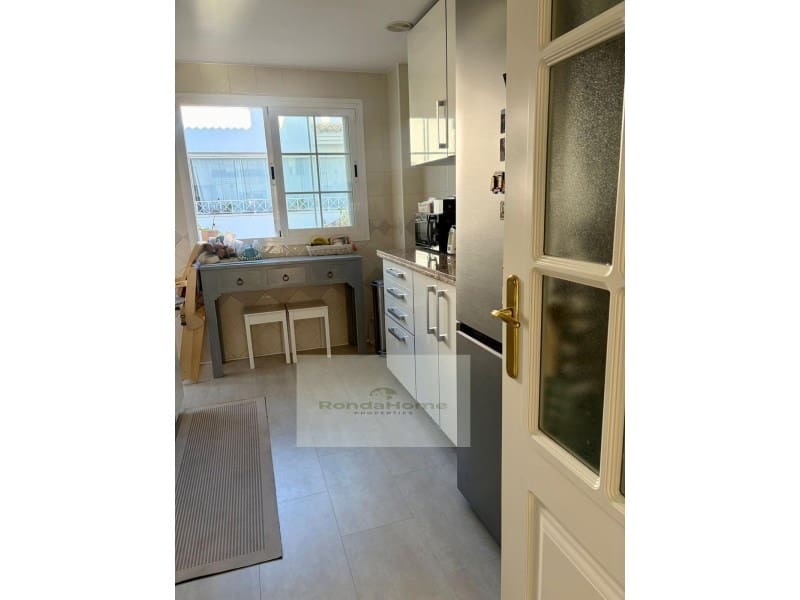 2 sypialnia Mieszkanie na sprzedaż w Marbella z garażem - 395 000 € (Ref: 9420005)