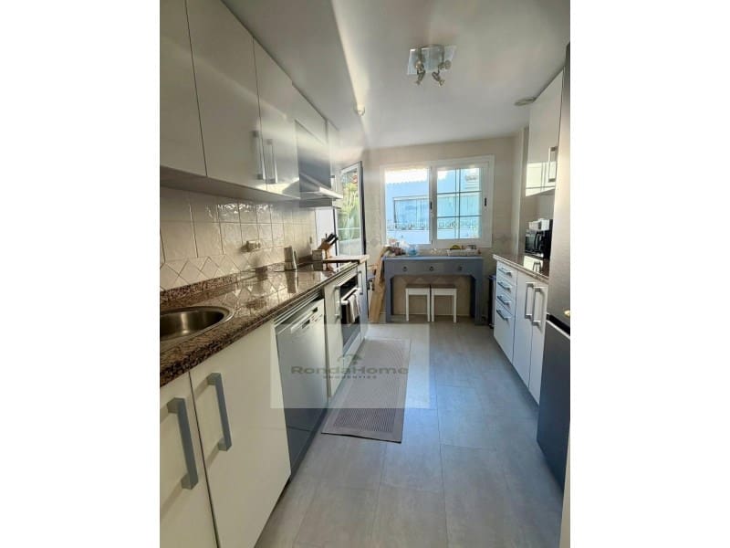 2 sypialnia Mieszkanie na sprzedaż w Marbella z garażem - 395 000 € (Ref: 9420005)