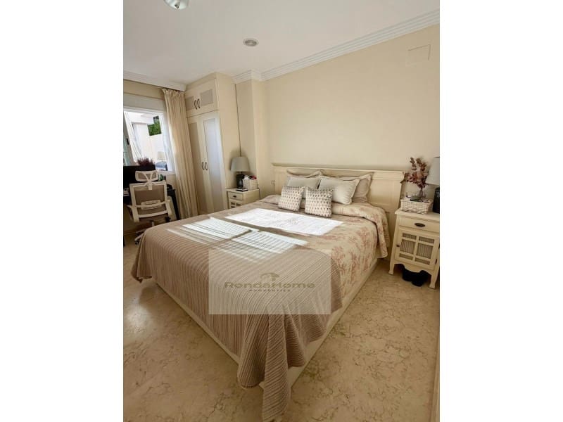 2 sypialnia Mieszkanie na sprzedaż w Marbella z garażem - 395 000 € (Ref: 9420005)