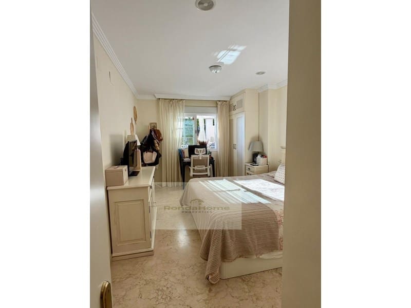 2 sypialnia Mieszkanie na sprzedaż w Marbella z garażem - 395 000 € (Ref: 9420005)