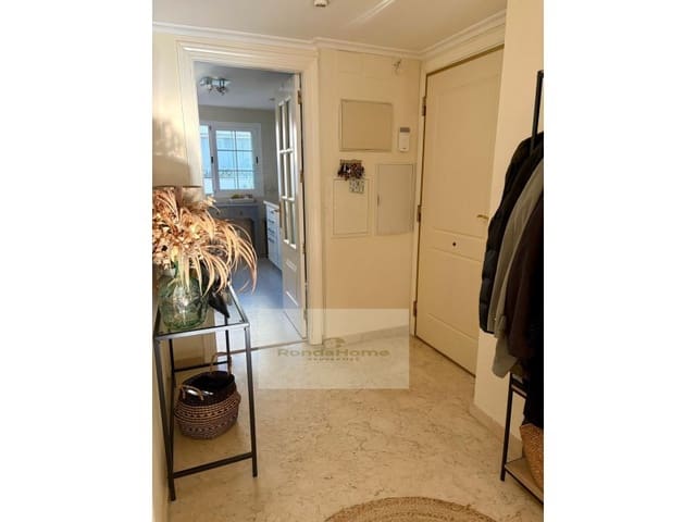 2 makuuhuone Asunto myytävänä paikassa Río Real, Marbella mukana 
autotalli - 395 000 € (Ref: 9420005)