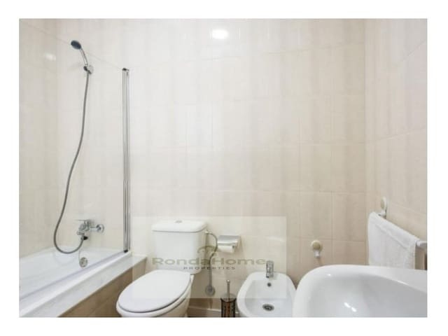 5 soverom Villa til salgs i Villamartín med svømmebasseng garasje - € 290 000 (Ref: 9424496)