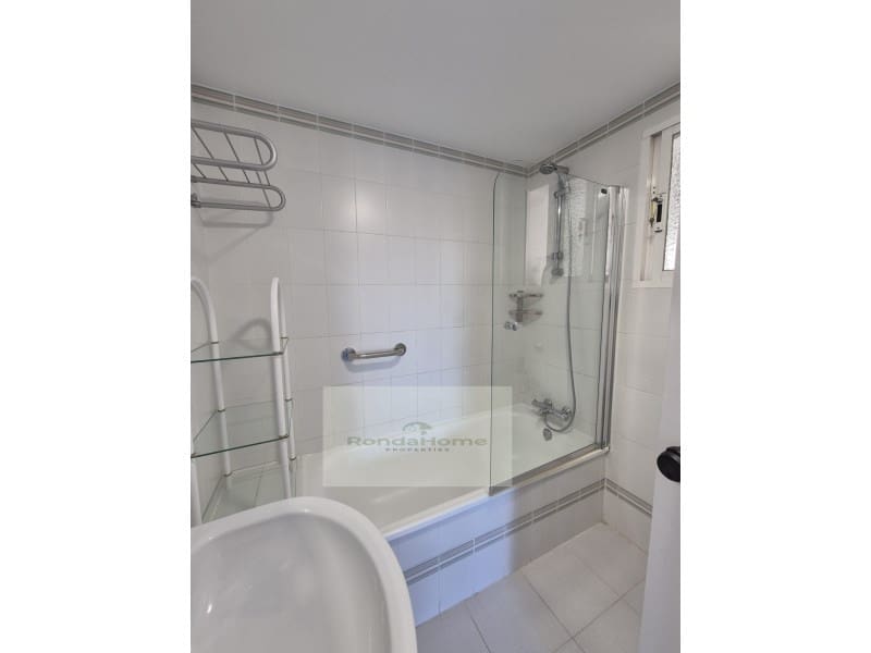 2 soveværelse Lejlighed til leje i Calahonda med garage - € 1.300 (Ref: 9449642)