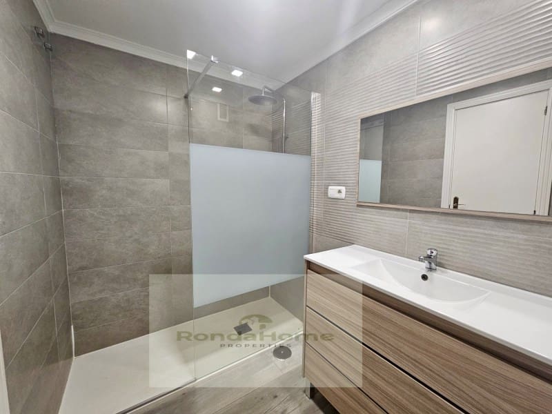 3 makuuhuone Asunto vuokrattavana paikassa Las Lagunas de Mijas mukana 
autotalli - 1 200 € (Ref: 9449643)