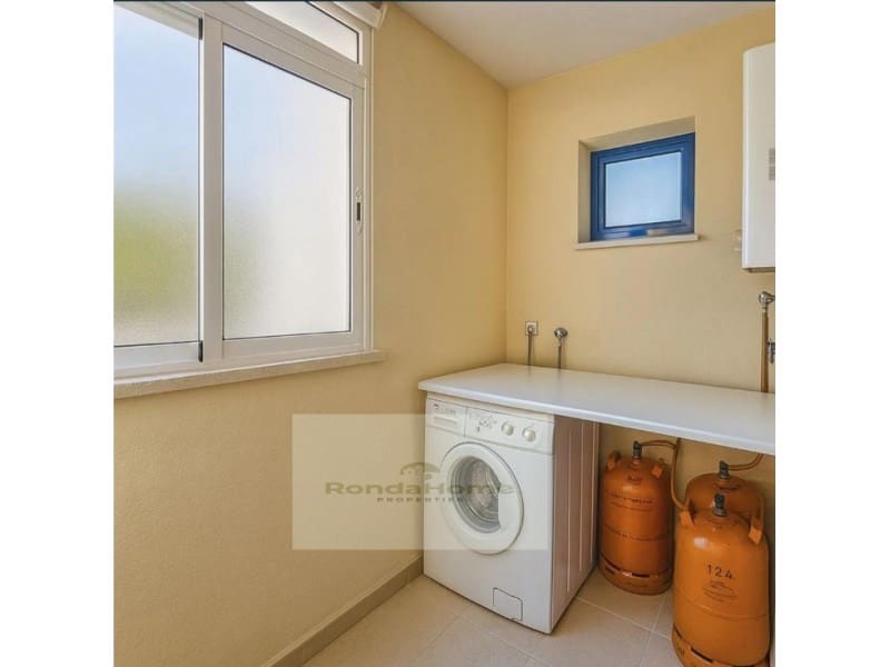 3 makuuhuone Asunto vuokrattavana paikassa Las Lagunas de Mijas mukana 
autotalli - 1 200 € (Ref: 9449643)