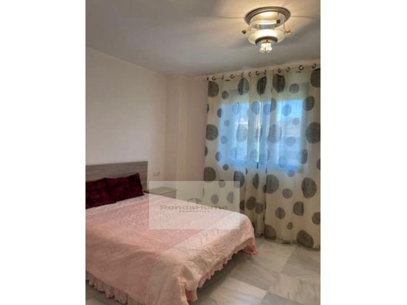 3 slaapkamer Flat te huur in Marbella - € 1.700 (Ref: 9449644)