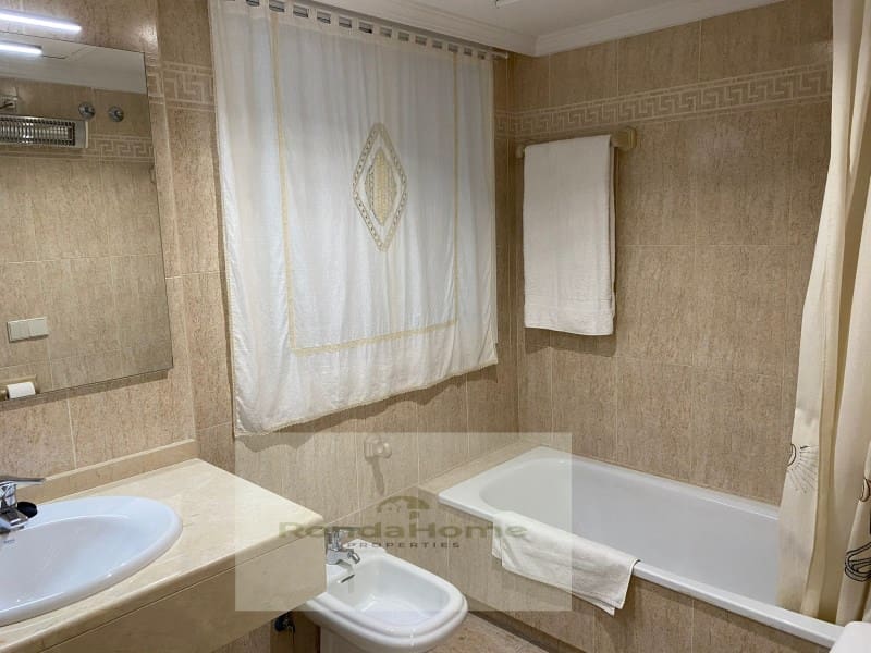 2 soveværelse Lejlighed til leje i Golden Mile med garage - € 2.000 (Ref: 9450458)