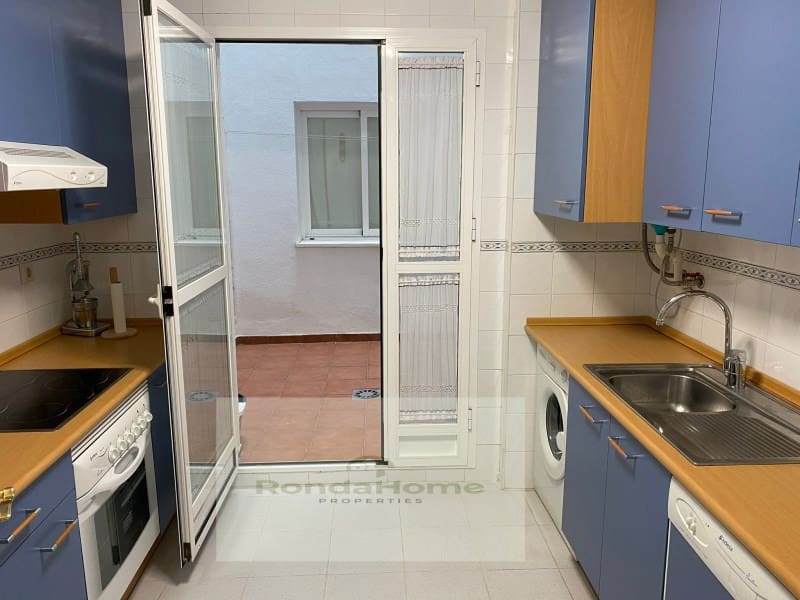 2 soveværelse Lejlighed til leje i Golden Mile med garage - € 2.000 (Ref: 9450458)