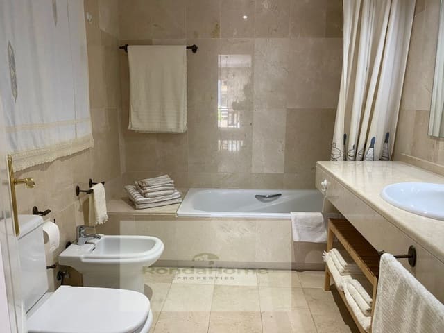 2 soveværelse Lejlighed til leje i La Carolina - Guadalpín, Marbella med garage - € 2.000 (Ref: 9450458)